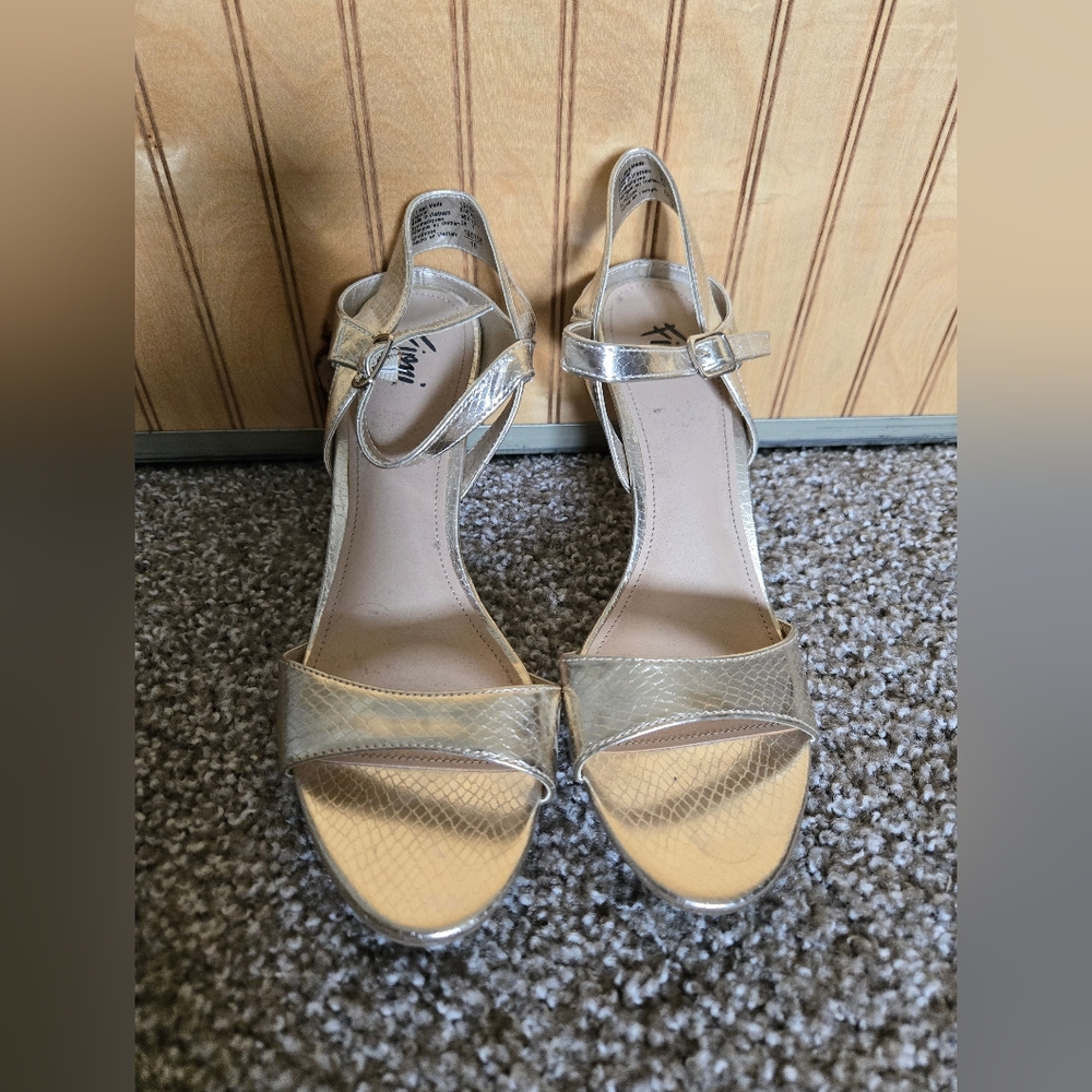 FIONI Clothing Gold Women's Sandals